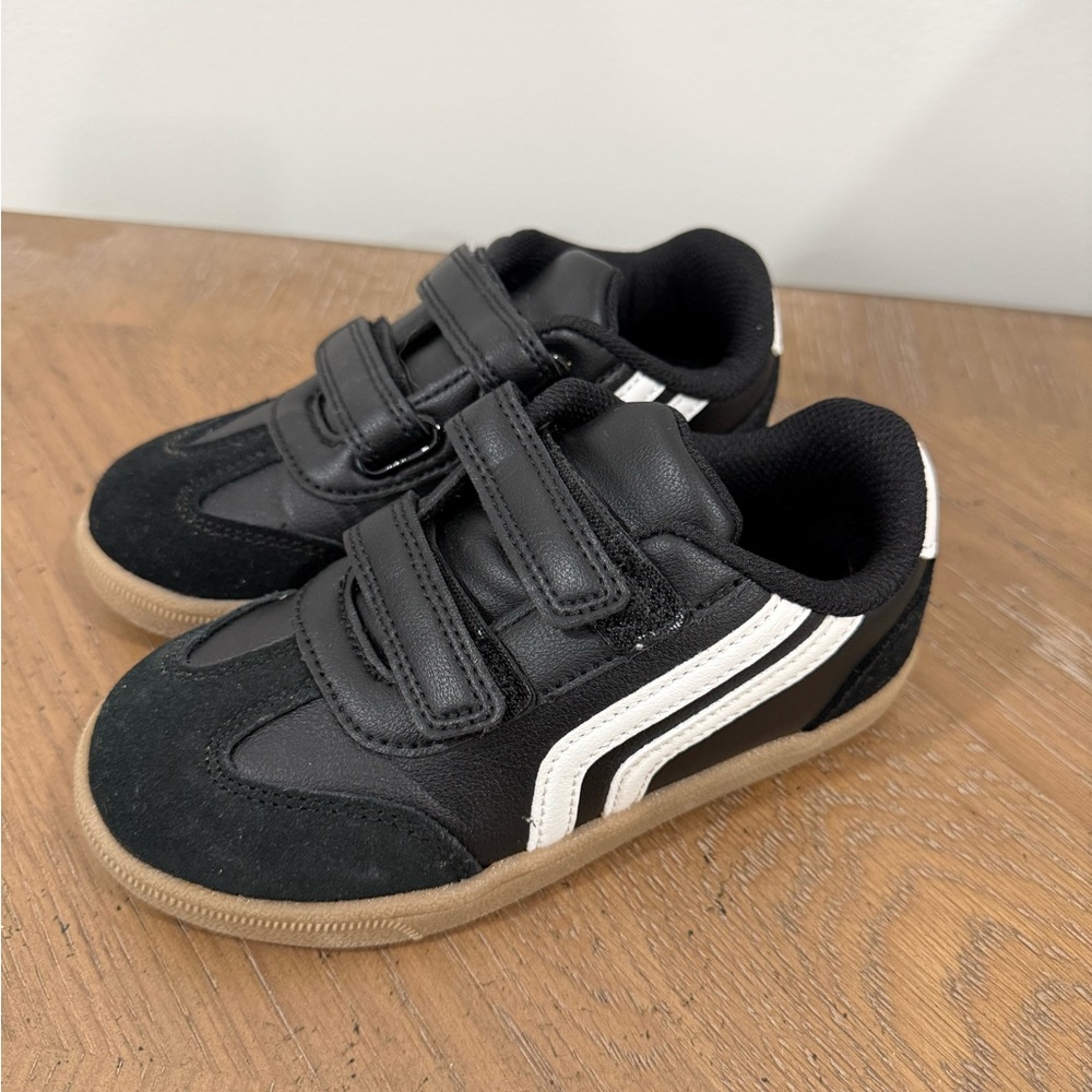 NWOT Cat & Jack Retro Kids Sneakers